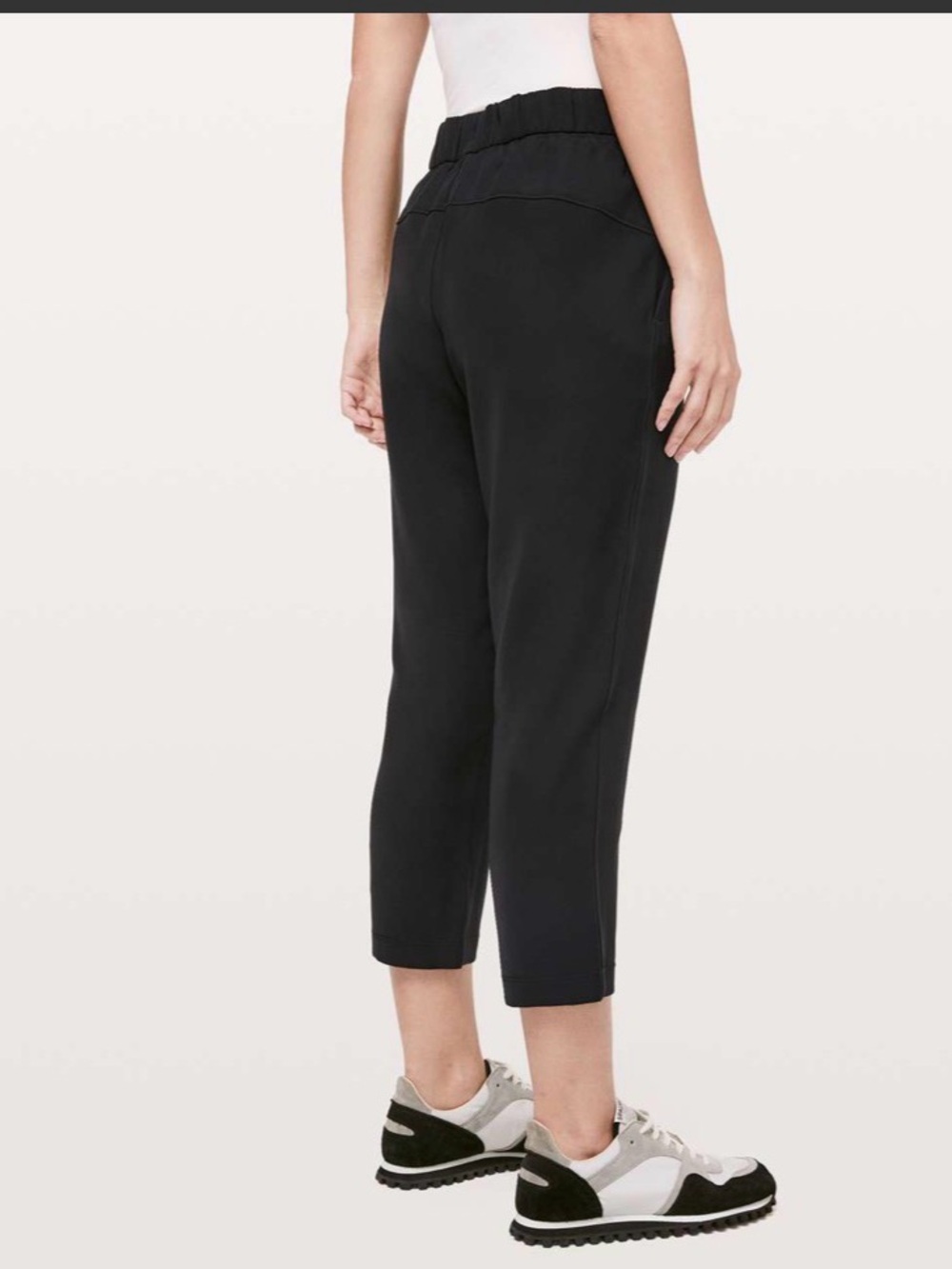 lululemon athletica Black Cropped Pull-On Capri Pants, Size Small